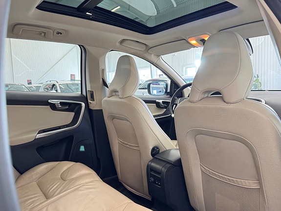 Volvo XC60 15 of 27