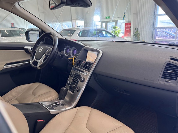 Volvo XC60 11 of 27