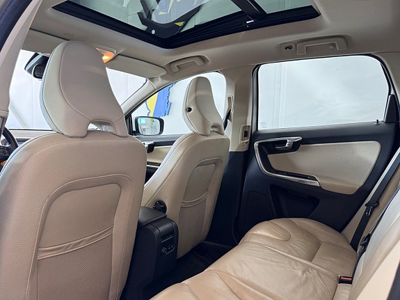 Volvo XC60 14 of 27