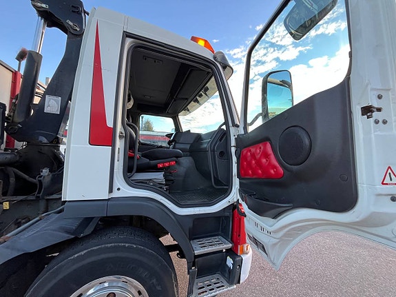 Volvo FM7 Brädgårdsbil med kran 7 of 12