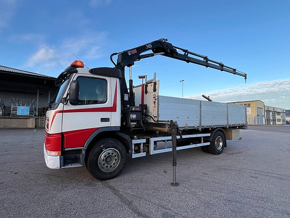 Volvo FM7 Brädgårdsbil med kran 2 of 12