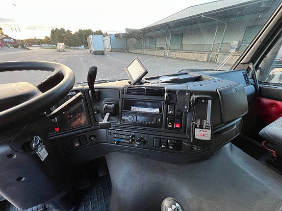 Volvo FM7 Brädgårdsbil med kran 10 of 12