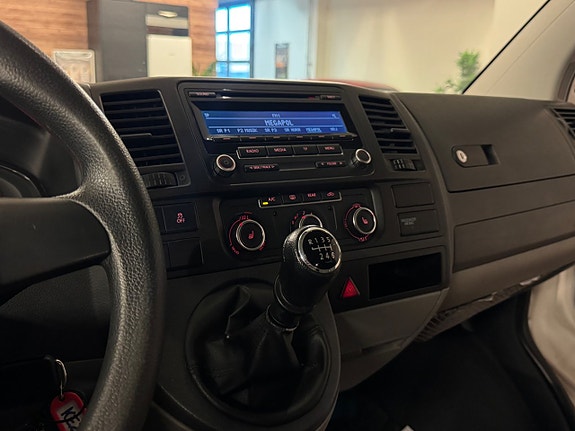 Volkswagen Caravelle 28 of 28