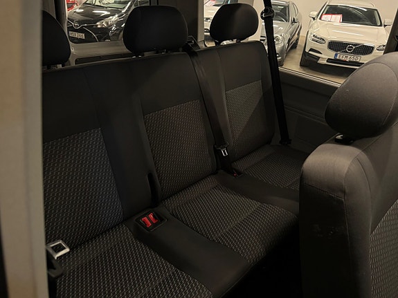 Volkswagen Caravelle 23 of 28