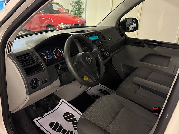 Volkswagen Caravelle 16 of 28