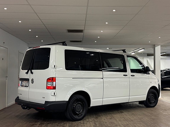 Volkswagen Caravelle 9 of 28