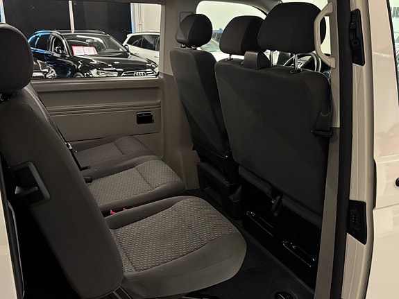 Volkswagen Caravelle 20 of 28