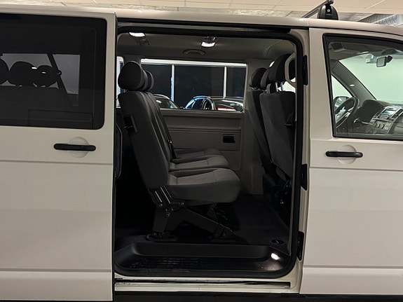 Volkswagen Caravelle 19 of 28