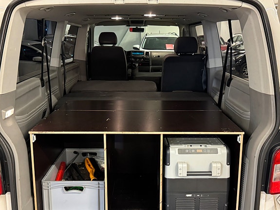 Volkswagen Caravelle 13 of 28