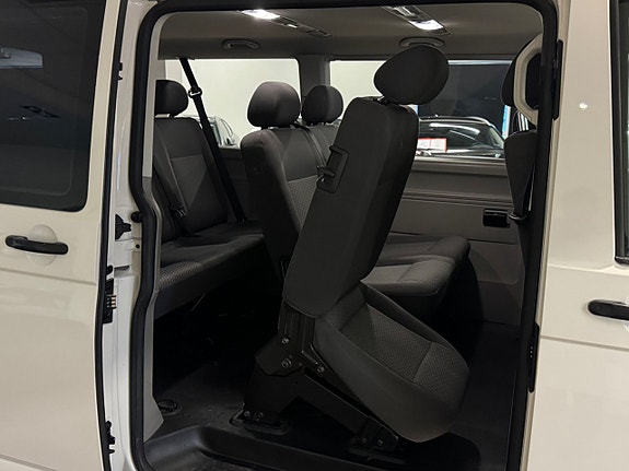 Volkswagen Caravelle 22 of 28