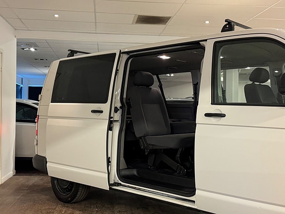 Volkswagen Caravelle 8 of 28