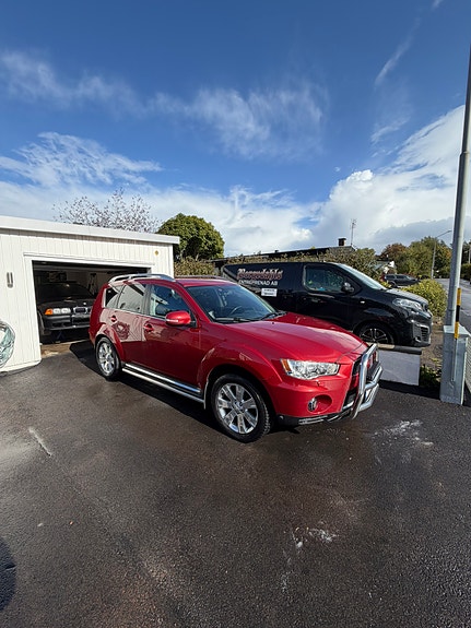 Mitsubishi Outlander 2 of 13