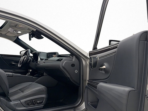 Lexus ES300h 13 of 29