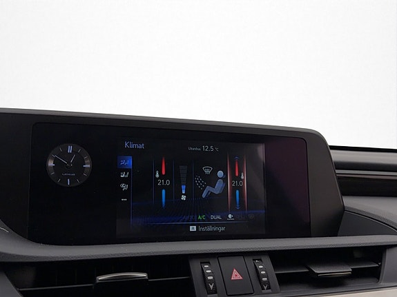 Lexus ES300h 23 of 29