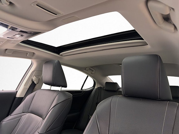 Lexus ES300h 10 of 29