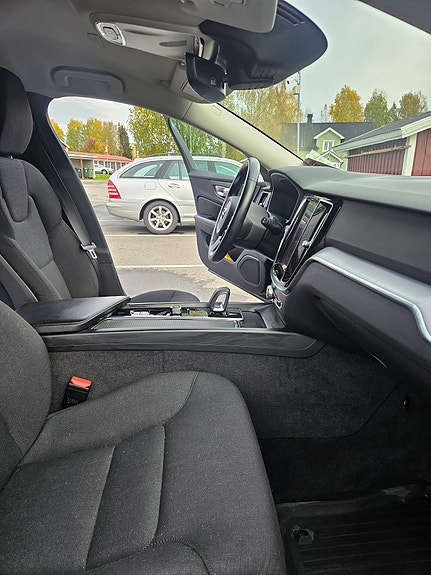 Volvo V60 Cross Country 8 of 11