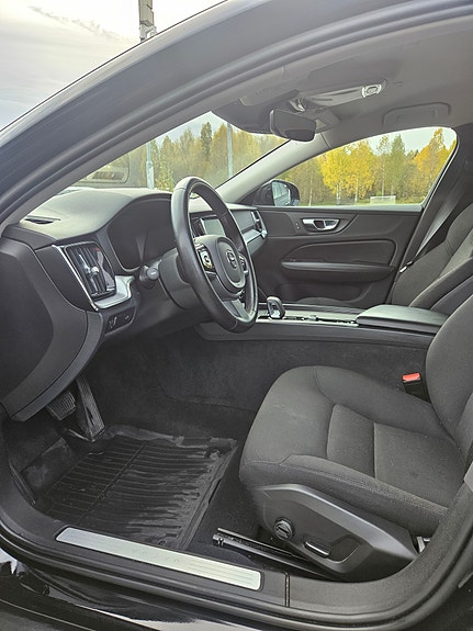 Volvo V60 Cross Country 6 of 11