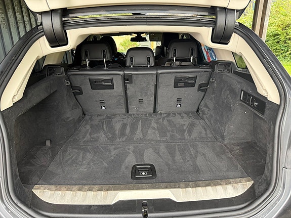 BMW 330e 12 of 12