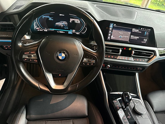BMW 330e 11 of 12