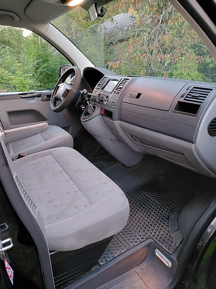 Volkswagen Caravelle 8 of 10