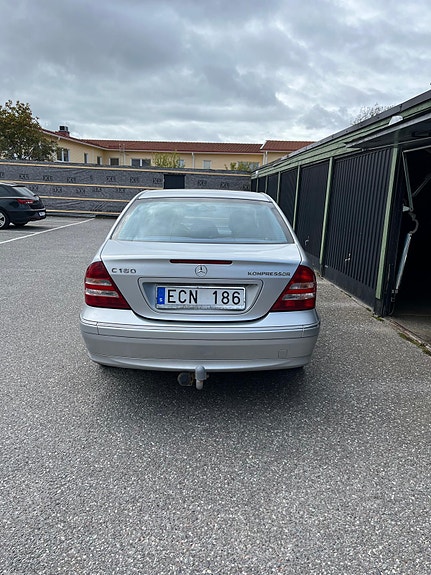 Mercedes-Benz C180 3 of 6