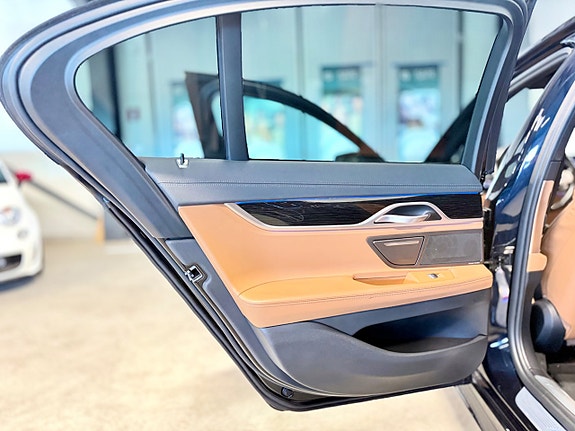 BMW 740d 20 of 24
