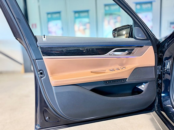 BMW 740d 21 of 24