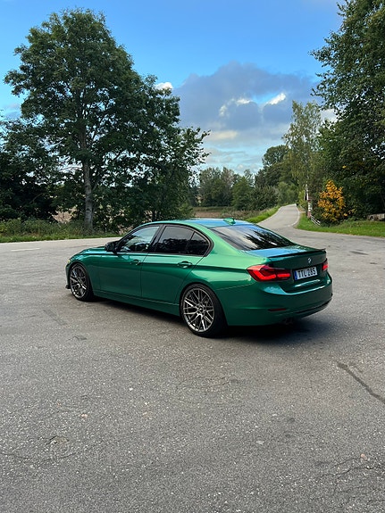 BMW 328i 7 of 13