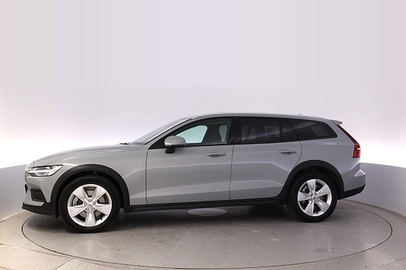 Volvo V60 Cross Country 2 of 15