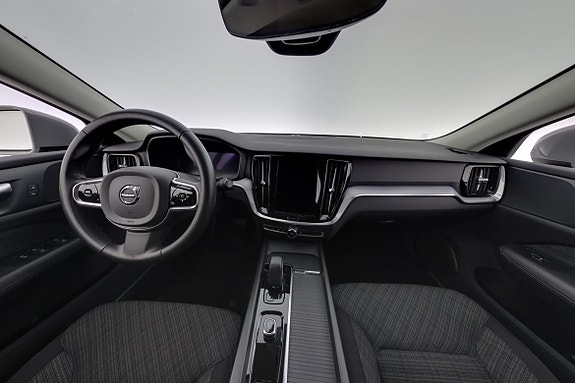 Volvo V60 Cross Country 7 of 15