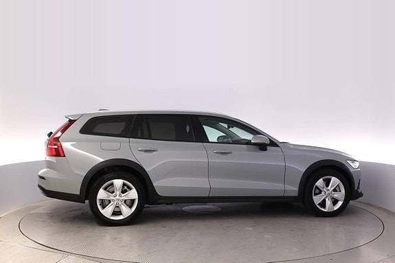 Volvo V60 Cross Country 5 of 15