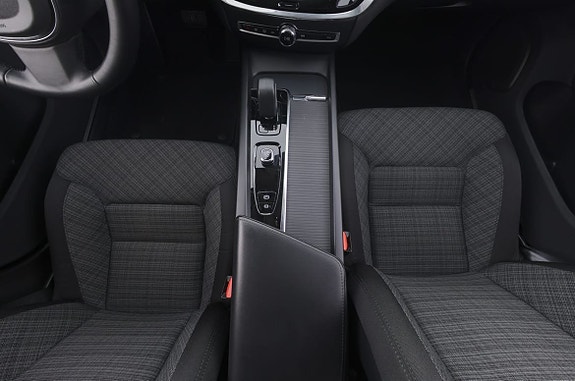 Volvo V60 Cross Country 9 of 15