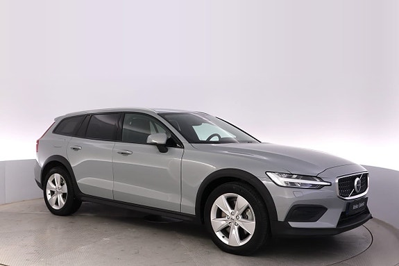 Volvo V60 Cross Country 6 of 15