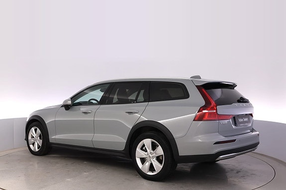 Volvo V60 Cross Country 3 of 15