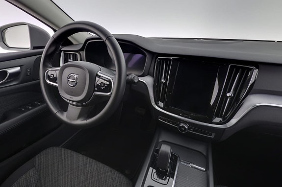 Volvo V60 Cross Country 8 of 15