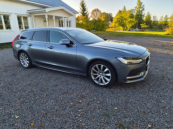Volvo V90 2 of 9