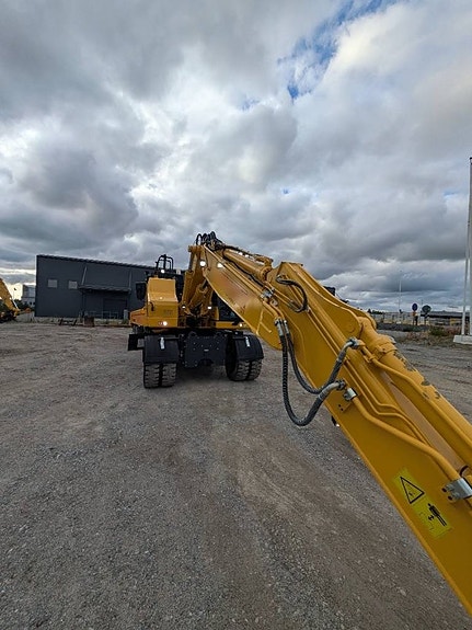 Komatsu PW 168-11E1 3 of 24
