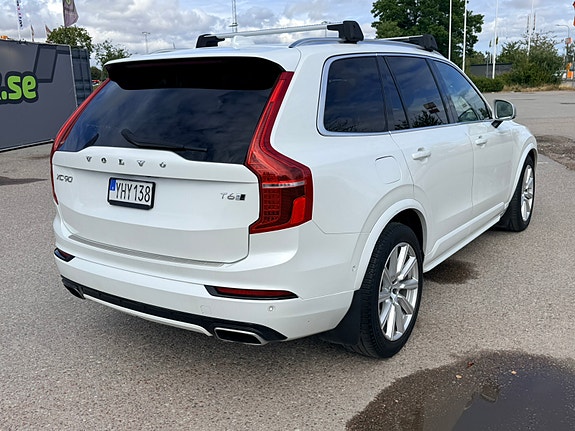 Volvo XC90 5 of 17