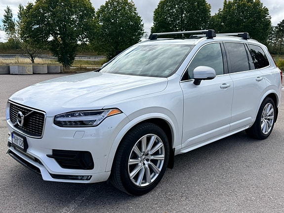 Volvo XC90 2 of 17