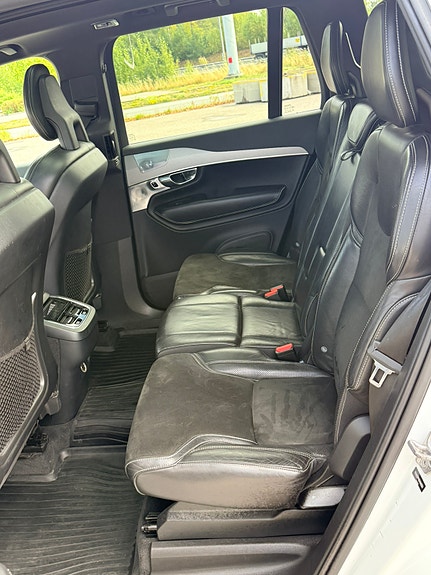 Volvo XC90 11 of 17