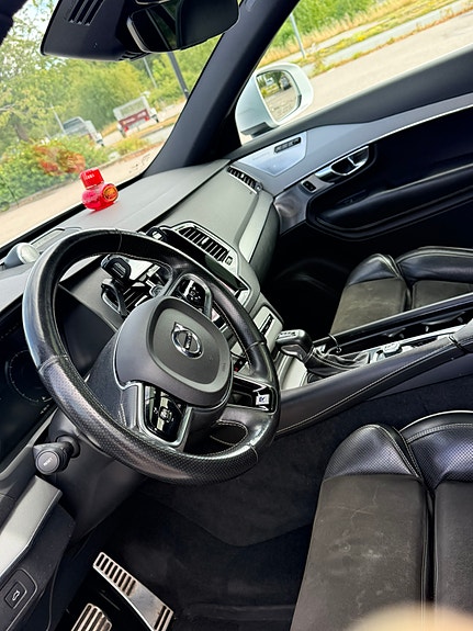 Volvo XC90 8 of 17