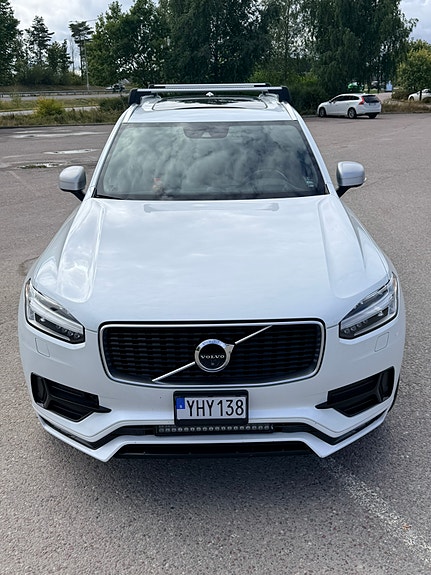 Volvo XC90 4 of 17