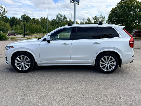 Volvo XC90 7 of 17