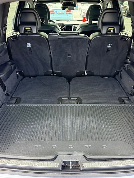 Volvo XC90 12 of 17