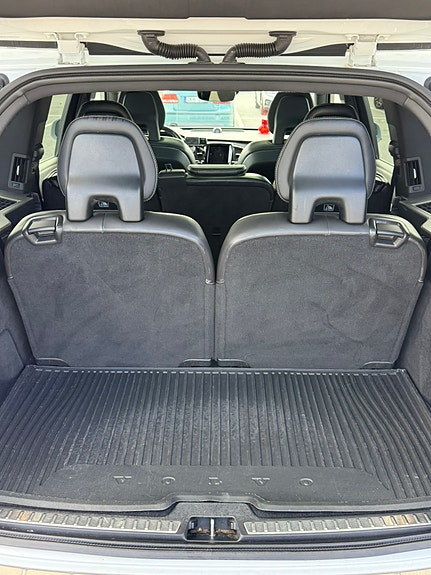 Volvo XC90 13 of 17