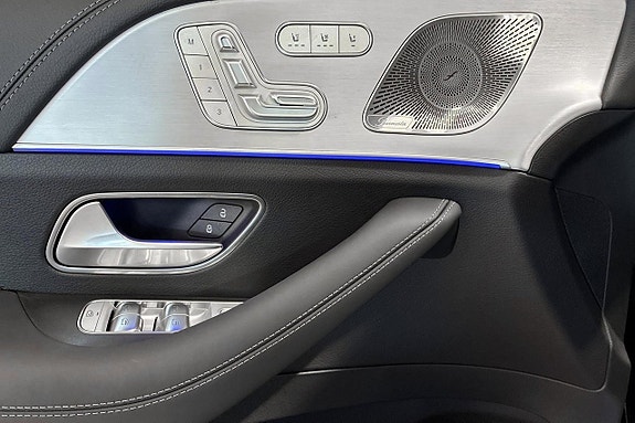 Mercedes-Benz GLE53 12 of 17
