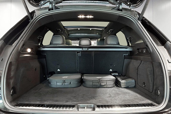 Mercedes-Benz GLE53 16 of 17