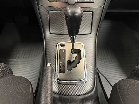 Toyota Avensis 22 of 25