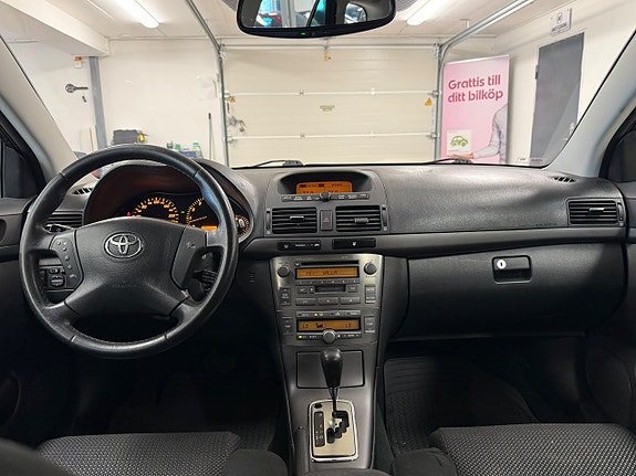 Toyota Avensis 18 of 25