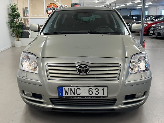 Toyota Avensis 2 of 25